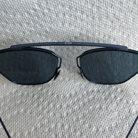 Authentic Christian Dior Sunglasses🕶️🕶️ - Picture 6 of 9